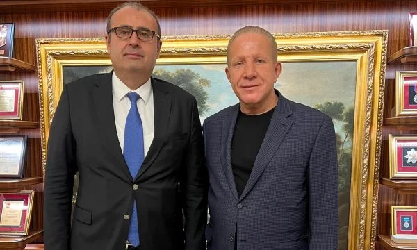 Pacolli darkë lamtumirëse me ambasadorin turk: La shenjë në Kosovë