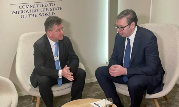 Lajçak thotë se pati diskutime intensive me Vuçiqin