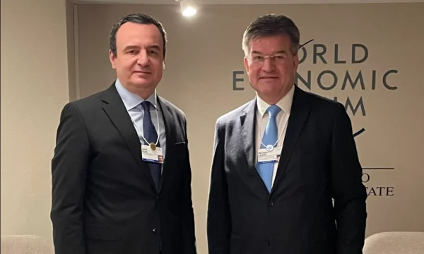 Lajçak takon Kurtin në Davos: Patëm diskutim të thellë për çështjet aktuale urgjente