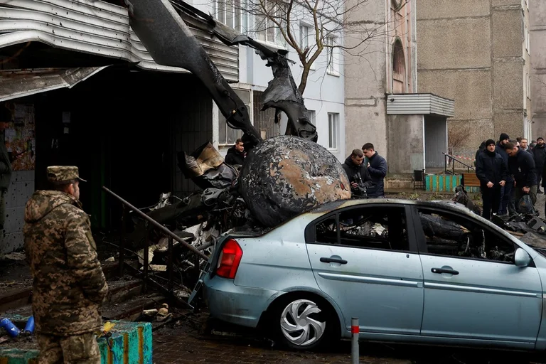 Shkon në 18 numri i të vdekurve pas rrëzimit të helikopterit në Kiev