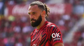 Offizielle Formationen: Real Sociedad... Mallorca, Muriqi in der Bank