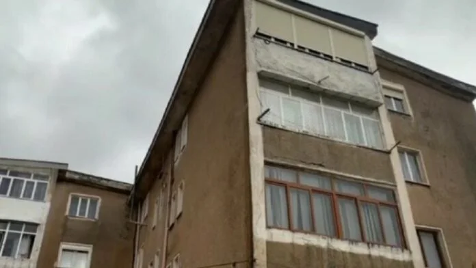 Dëmet e tërmetit në Shqipëri, tetë familjeve u kërkohet të largohen nga banesat