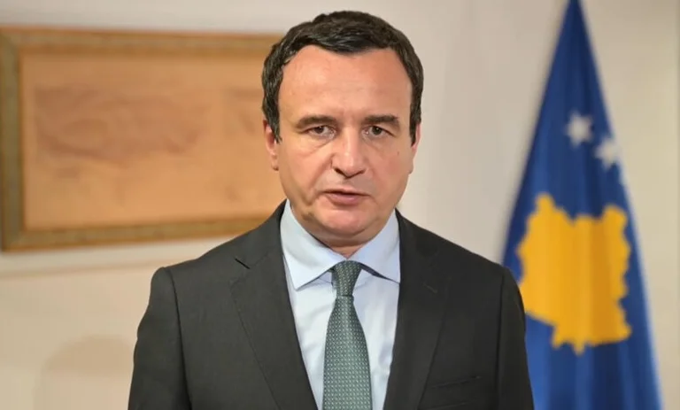 “Dikur dënimi prej 9 vitesh nuk mjaftonte, sot është hero”, Natyra Kuqi sjellë deklaratat kontroverse të kryeministrit Kurti për Ivanoviqin