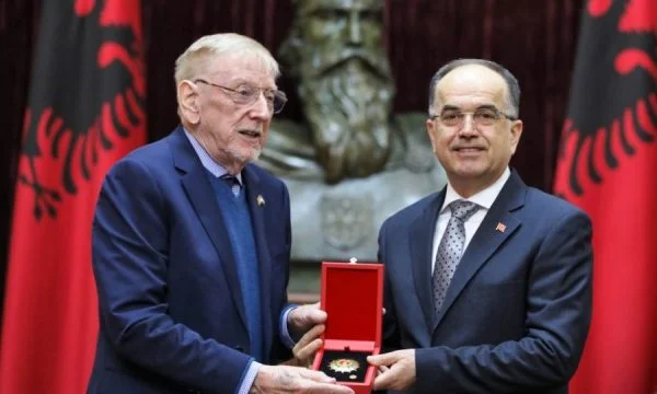 Walker dekorohet nga Begaj: Një “Shqipëri e madhe” tashmë ekziston