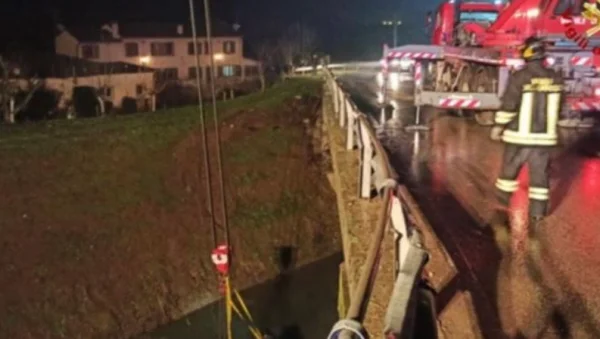 Aksident tragjik në Itali, makina bie në kanal, tre të rinj humbin jetën