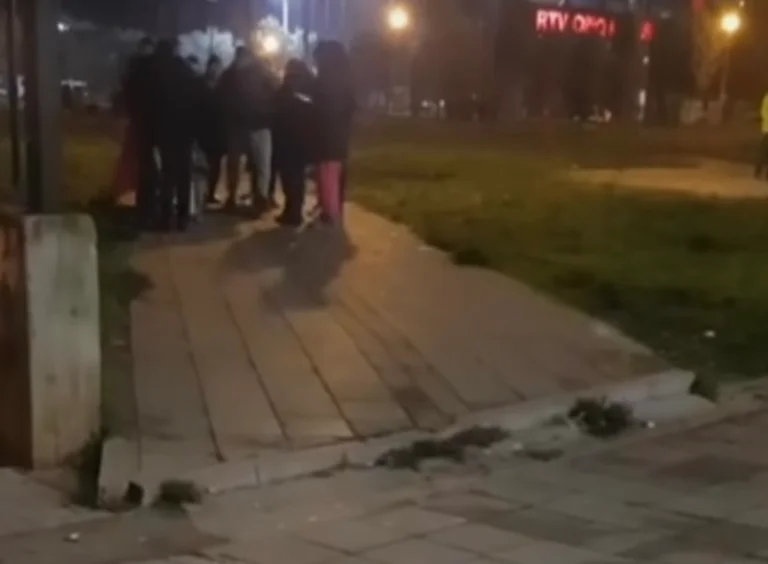 Shqipëri: Pas lëkundjeve të tërmetit, qytetarët dalin nga shtëpitë