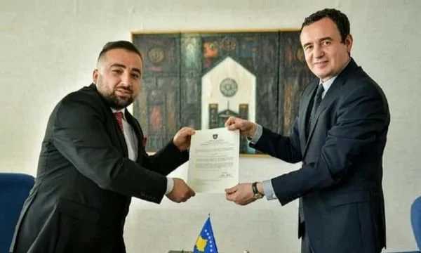 “Jam njeriu më i pastër në botë” – Flet zëvendësministri që dyshohet se u përfshi në aferën e ryshfetit