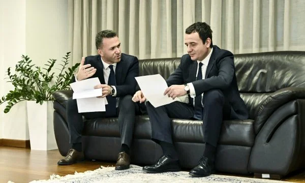 Këshilltari i Kurtit me mesazh për Zajednicën përmes një bisede imagjinare Izetbegoviq-Holbrooke në parajsë