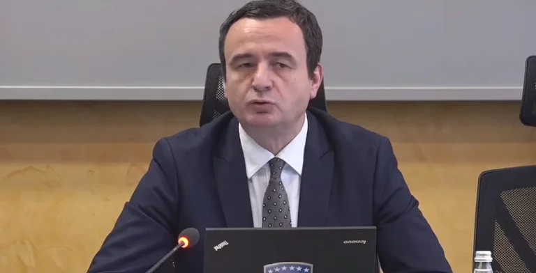 Ish-bashkëpartiakët e quajnë Kurtin amator në politikë: Po krijon kriza që të dalë si shpëtimtar