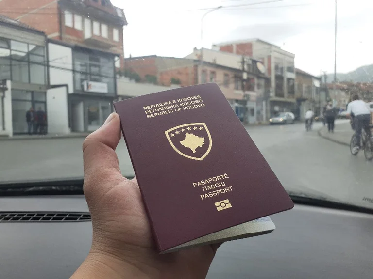 Mungesa e materialit për furnizim me pasaporta, flasin për Periskopin nga kompania gjermane