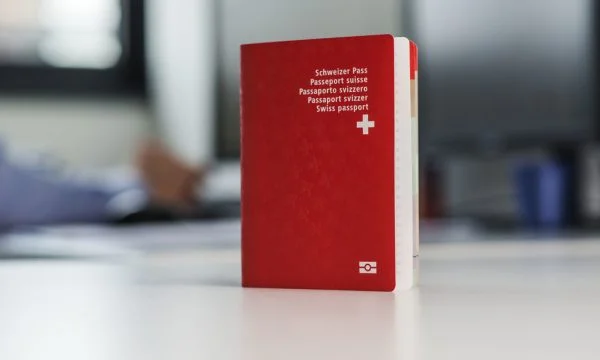 Etwa 42 Tausend Visa wurden 2022 von der Schweizer Botschaft an Kosovar ausgestellt.
