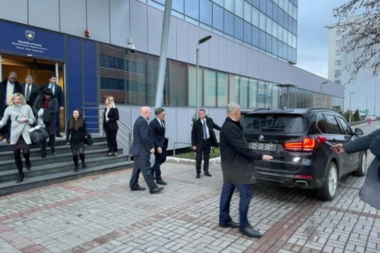 Ends meeting, Cholles not declared for media even after meeting with Kurt