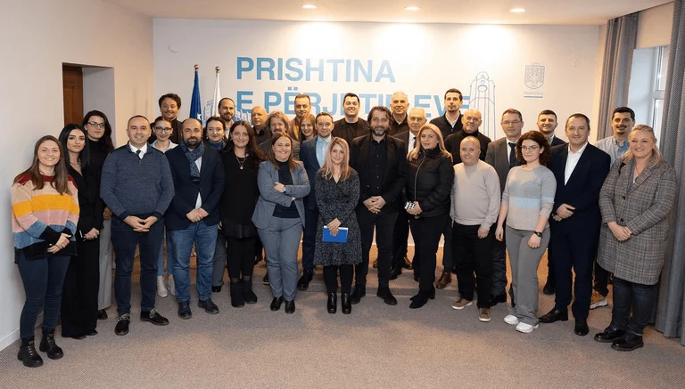 Rama partage des photos avec le personnel municipal : Prêt à continuer à changer la capitale