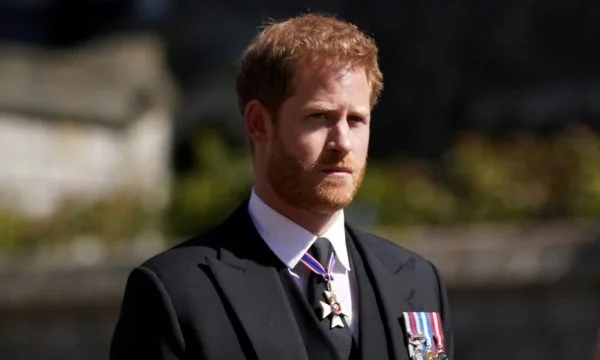 Prince Harry's Buch mit einem Plattenverkauf in Großbritannien