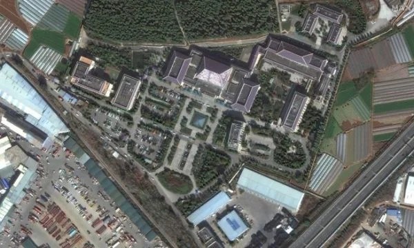 Weiterer Anstieg in Fällen mit COVID-19, Satellitenbilder erfassen Massen in chinesischen Bestattungshäusern