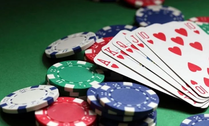 Une accusation contre 13 personnes pour des organisations de jeu
