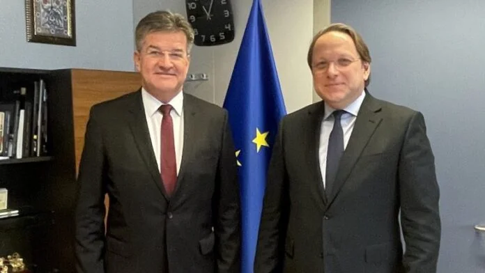 Lajcak et le commissaire Varhely parlent du Kosovo-Serbie