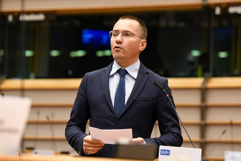 Eurodeput bulgare : le Kosovo est un État, un shoviniste Vuchiqi comme Poutine