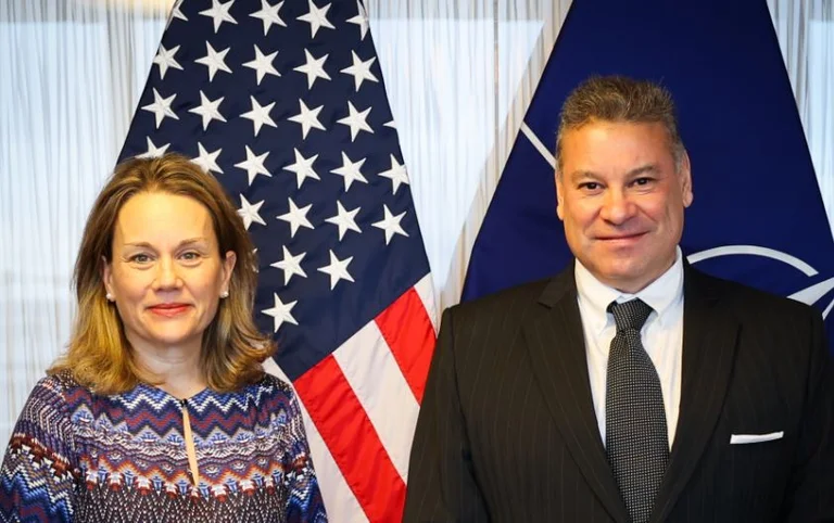 US-Botschafter der NATO, Escobar Gespräche über Kosovo Nord