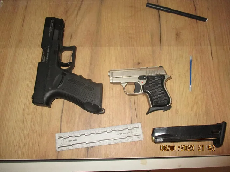 Arrested by one suspect in heavy theft, two firearms seized