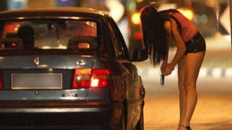 Traffico di persone e servizi sessuali, Arrest di polizia Quattro uomini e una donna