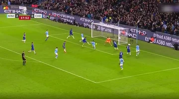 Was für Chelsea eine fantastische Aktion, Phil Foden, tut.
