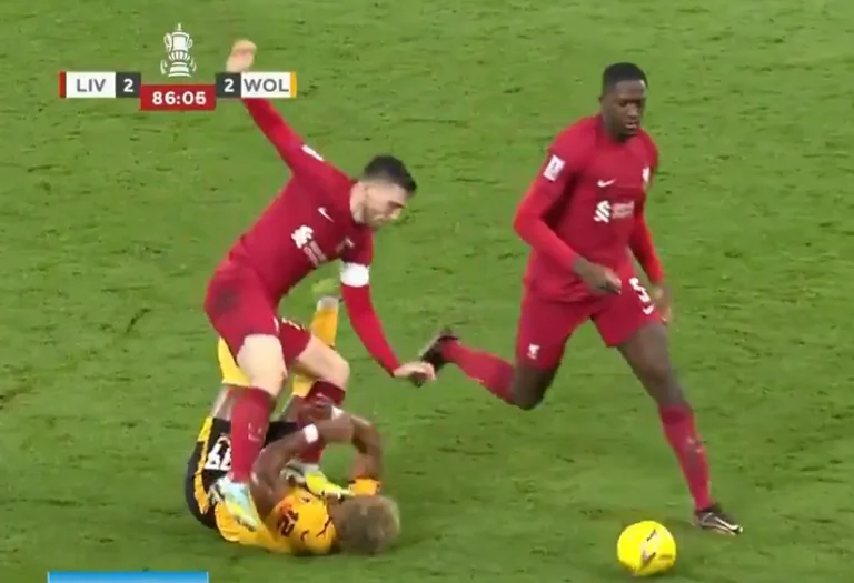 Era per la carta rossa? Robertson ha calpestato la faccia di Adama Traoren