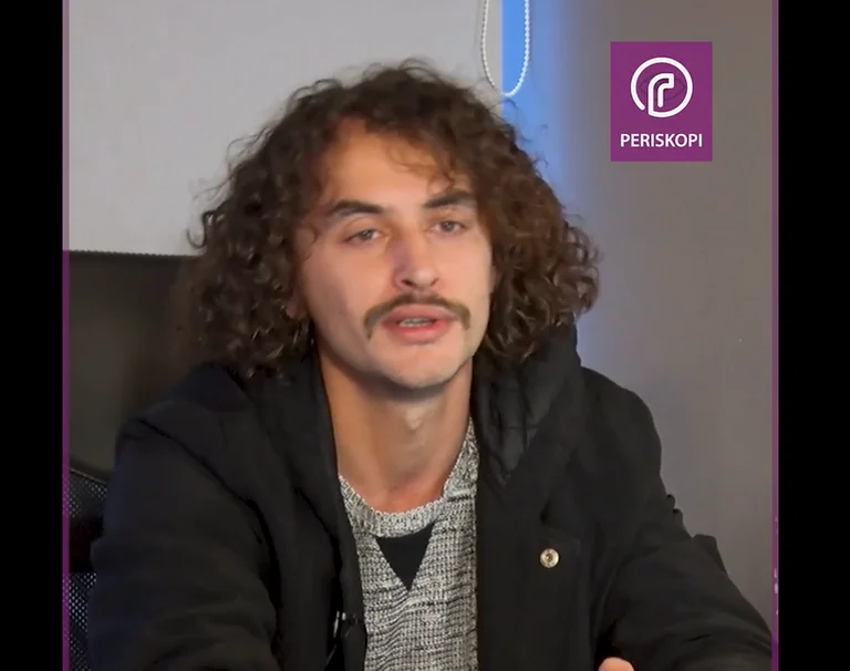 Who is the young man who strongly imitates the Arab commentator?