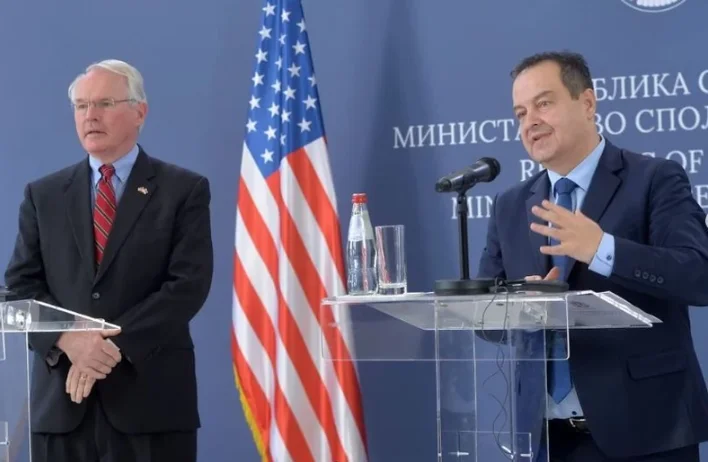 Daciq, Hill signe un nouveau mémorandum, la Serbie bénéficie d'un milliard de dollars