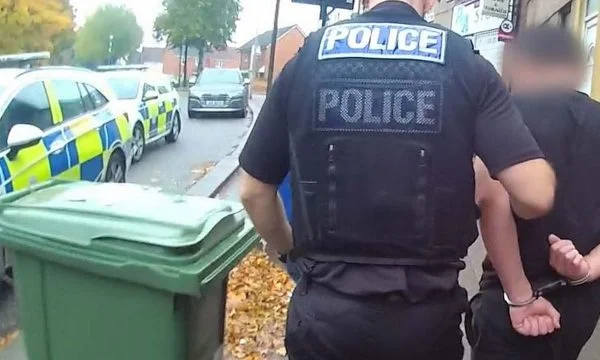 Operation gegen “Barhouses”, zwei Albaner gefangen in England