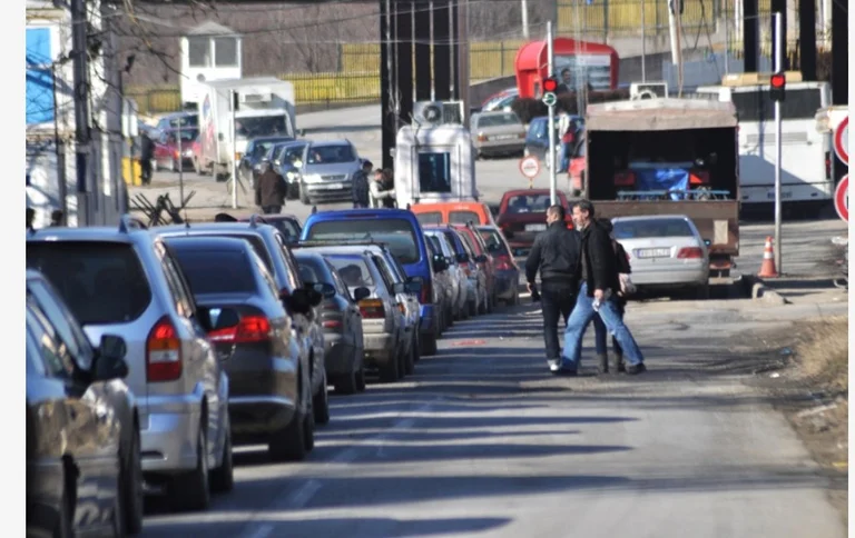 Long-standing columns on Kosovo border- Serbia