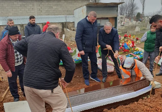 La tumba cubana asesinada en Prizren, su padre: Nunca pensé que teníamos balas para albaneses.