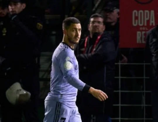 Hazard on overweight, fans explode with criticism