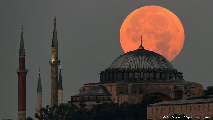 Turchia: Democrazia centenaria con successi e fallimenti