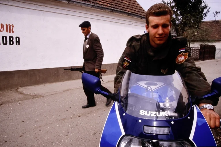 “Arkan, der Albaner in Bosnien getötet hat, geht frei wie DJ in ganz Europa