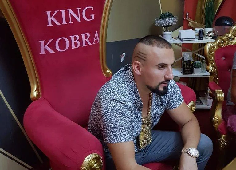 Debran Hoxha aparece ante la corte