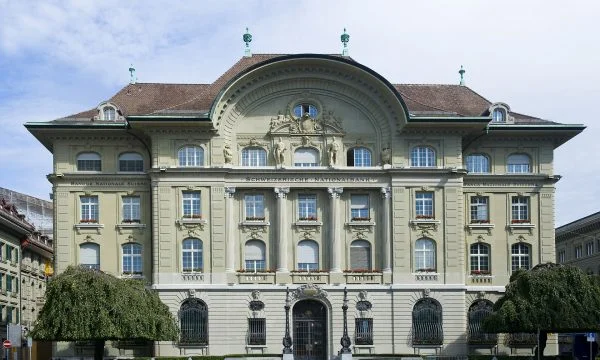 Why are banks in Switzerland in crisis?