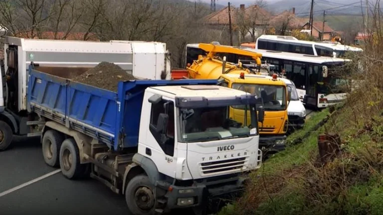 Partia e Serbëve të Kosovës: Krejt ngjarja me barrikada ishte gënjeshtër e Listës Serbe