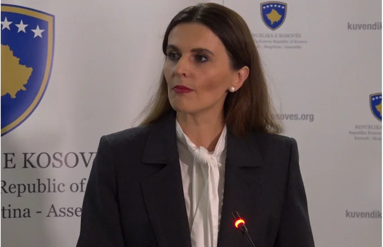 Citaku: Kurt vuole solo tenere il governo e non lo sa, e non lo farà.
