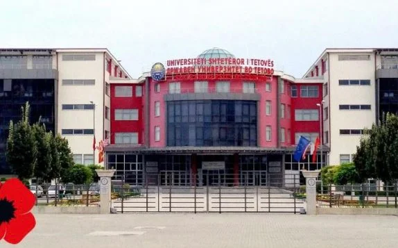 La Faculté des arts de Tetovo soutient l'idée que le pavot est le symbole du génocide au Kosovo