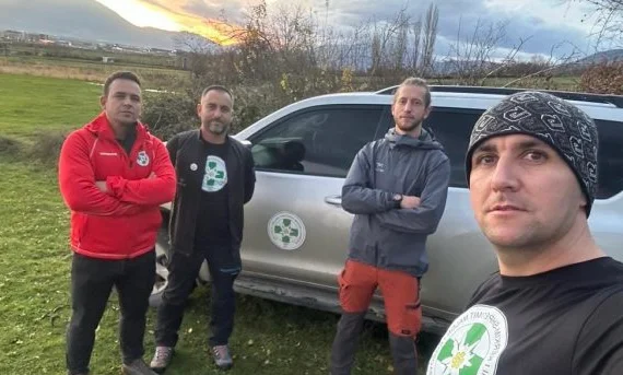 Citoyen étranger sauvé qui a été blessé dans les montagnes Sharr