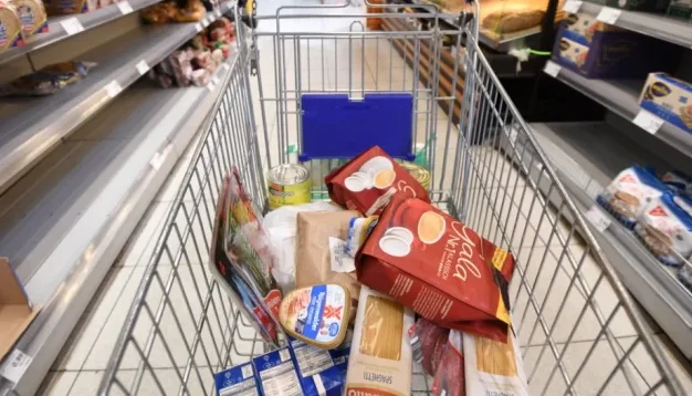 Inflation hit the economy, experts say government did little for citizens, private sector
