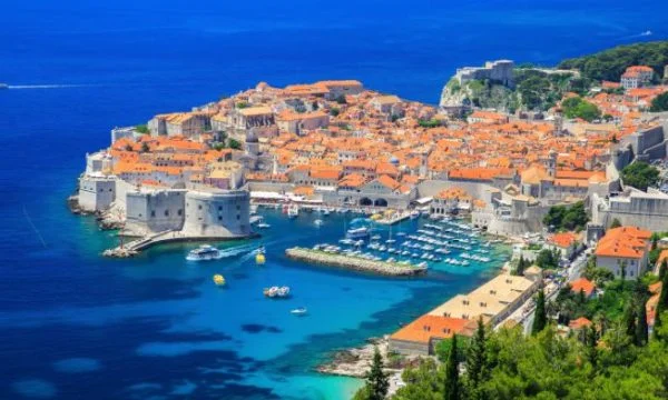 Kroatien tritt in die Eurozone ein, Schengen