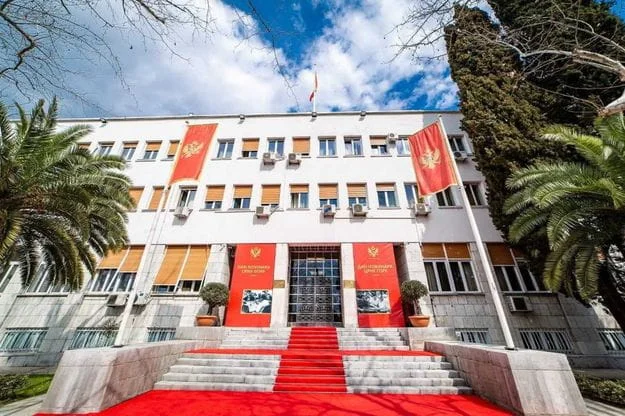 OJQ-ja malazeze: Që nga muaji gusht Qeveria e Abazoviç ka dhënë 296 shtetësi të reja, shumica prej tyre rusë