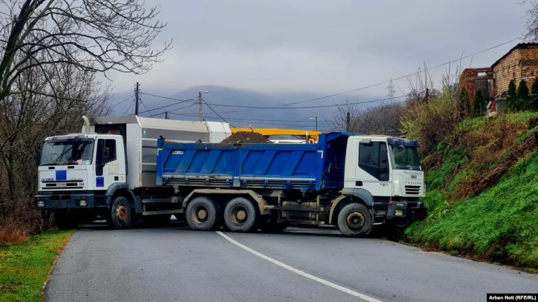 Nis largimi i barrikadave në Rudar të Zveçanit