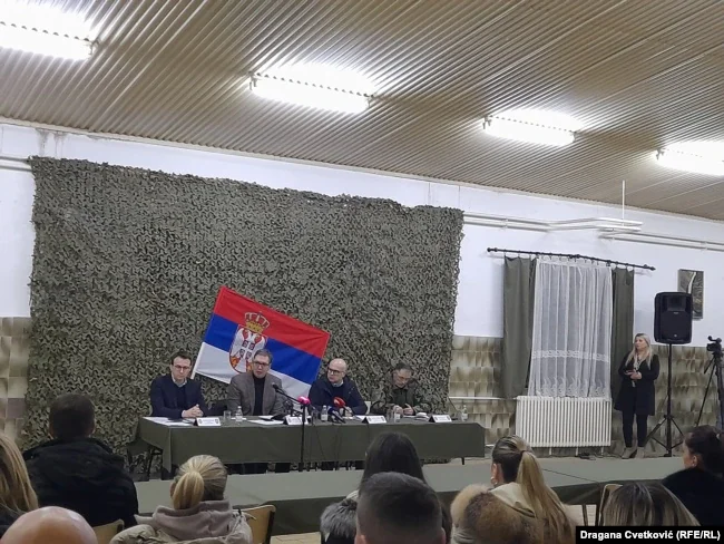 LAJMI I FUNDIT / Vuçiq: Heqja e barrikadave do të nisë nesër në mëngjes