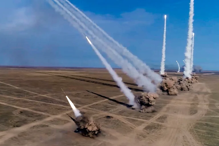 Ukraina rrëzon 15 raketa ruse mbi Kiev