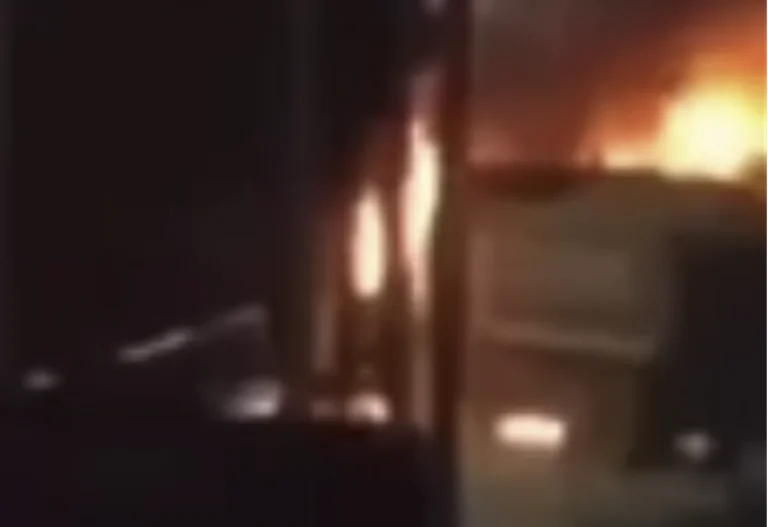 Publikohet një video nga momenti i djegies së kamionëve në veri