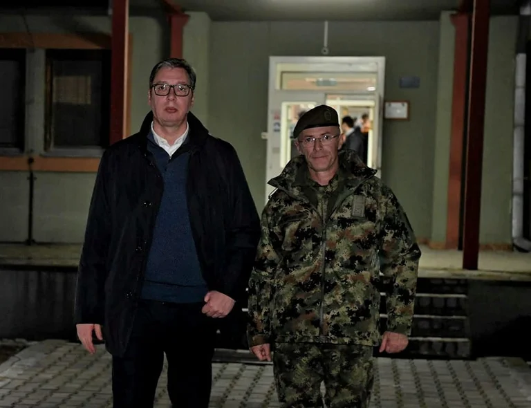 Vuciqi e vazhdon filmin e nisur që nga mëngjesi, viziton repartin ushtarak në Rashkë