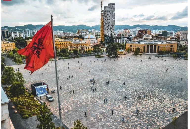 Shqipëria heq vizat me Kinën